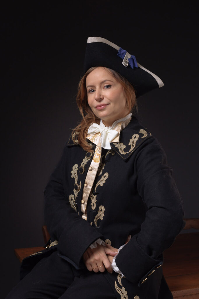 Portrait de Marianne Chassagne-Berthier en costume d’époque pour la pièce Les Femmes Goldoni