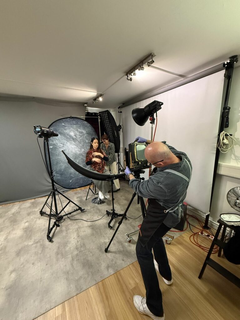 Prise de vue au studio d'un portrait à l'ancienne 1851 au collodion humide