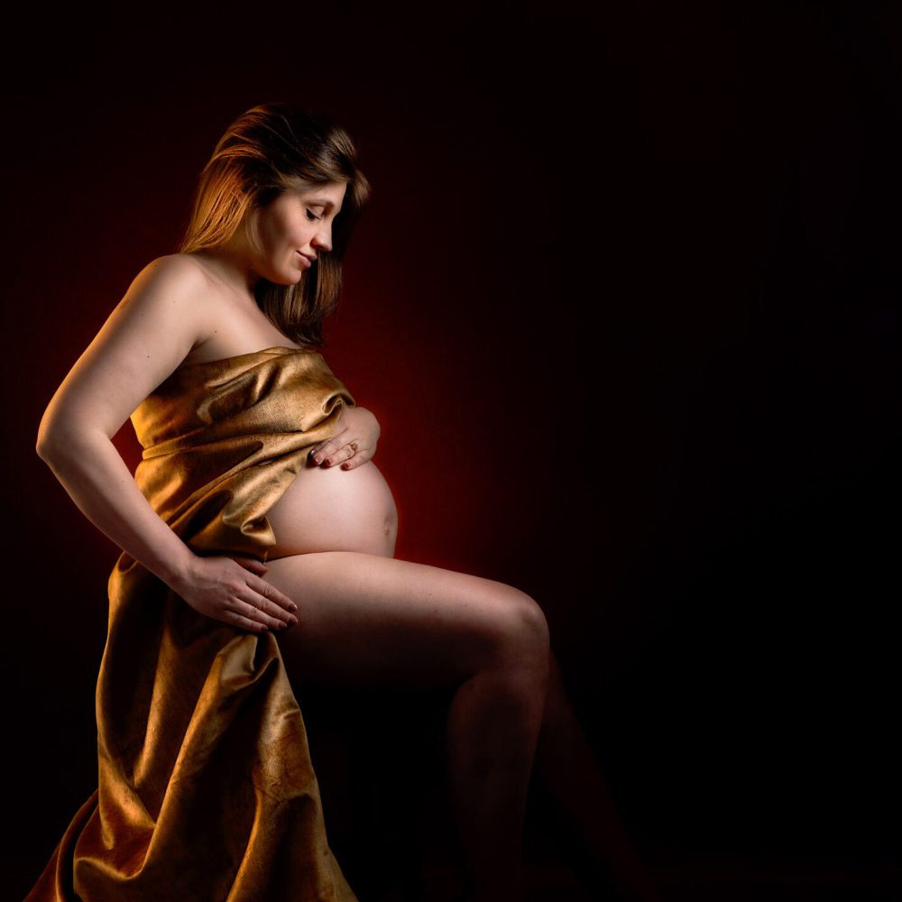 La photo de grossesse artistique AU STUDIO à Rueil-Malmaison